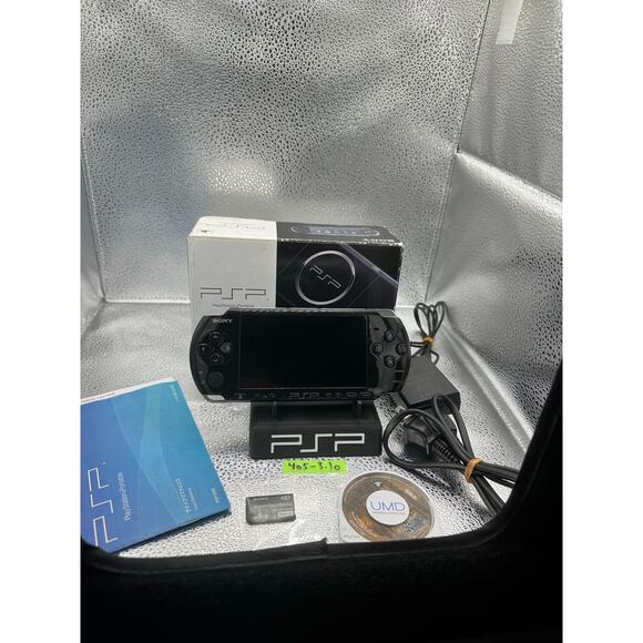 Black psp 3000 w/charger,game, memory card & new battery w/ box and manual - Picture 1 of 8